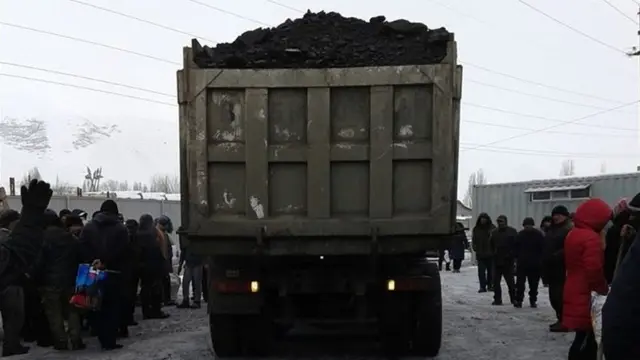 "27 жыл ичинде 1 миллиар 200 млн доллар ЖЭБдин көмүрү үчүн эле Казакстанга кетти",- дейт эксперт Расул Үмбөталиев