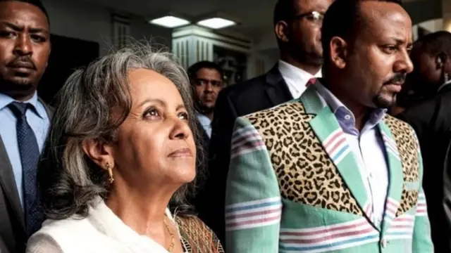 Sahle-Work Zewde, aux à gauche du Premier ministre, est la nouvelle présidente éthiopienne.