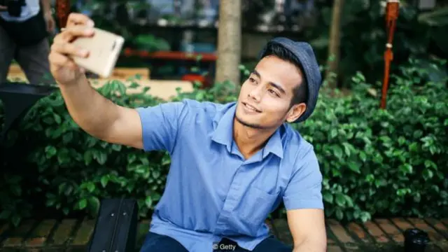 Hẹn hò qua mạng có vẻ đáng sợ - nhưng có thể cũng là tốt khi ta tham khảo rất nhiều bức ảnh hấp dẫn của những người khác