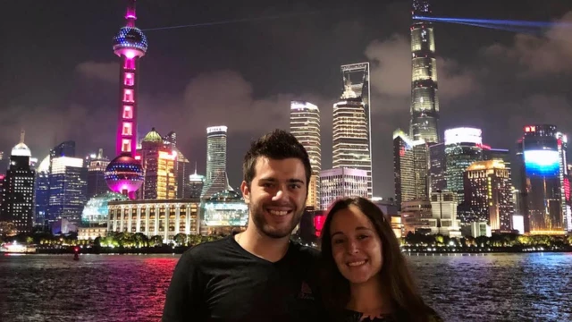 Bruno Locatelli com a namorada, em foto durante viagem