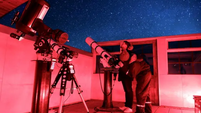 В обсерватории, расположенной на территории гостиницы, установлены два из самых мощных телескопов Исландии