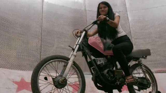 Transseksual etuk lesbiyanlar Kavkaz porno yangi Dogiston