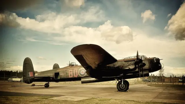 Бомбардировщик "Ланкастер"