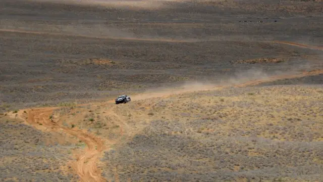 24 يوليو/تموز استراخان روسيا: اللاعبان ماتيو سيرادوري وفابيان لوركين يتنافسان خلال المرحلة الرابعة لسباق رالي طريق الحرير 2018.