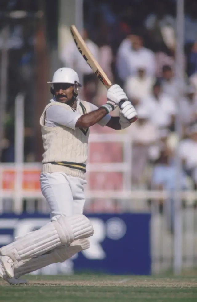 પાકિસ્તાની બેટ્સમેન જાવેદ મિંયાદાદ