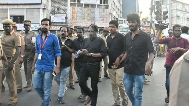 பூட்டு போடும் போராட்டம் முதல் சிக்ஸர் வரை! - நேற்றைய சேப்பாக்கம் காட்சிகள்