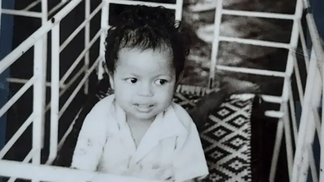 Saran Bynum en un orfanato.