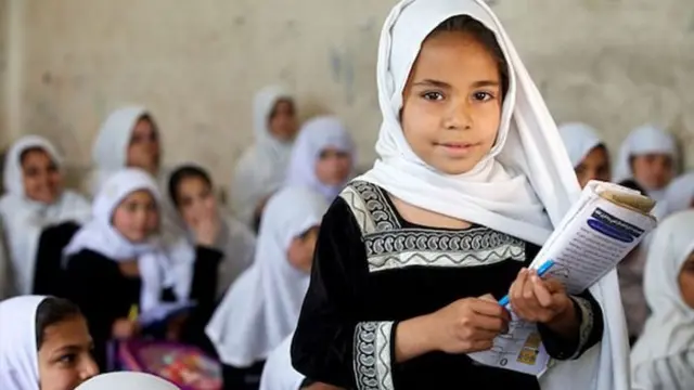 این پروژه در تلاش است تا دختران به اندازه پسران فرصت آموزش داشته باشند