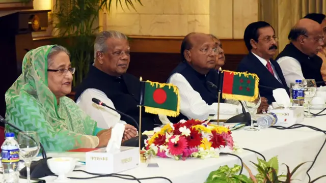 সংলাপে উপস্থিত আওয়ামী লীগ সভানেত্রী শেখ হাসিনা ও দলের শীর্ষ নেতাদের একাংশ।