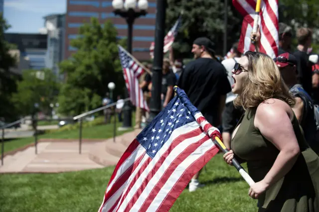 هوادران راست افراطی