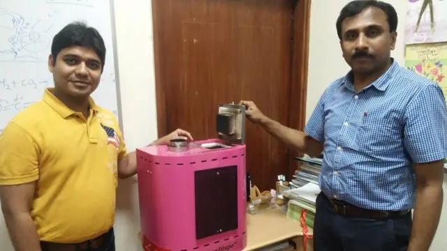 सैनिटरी पैड्स, अंकित गुप्ता, नितिन लाभसेटवार