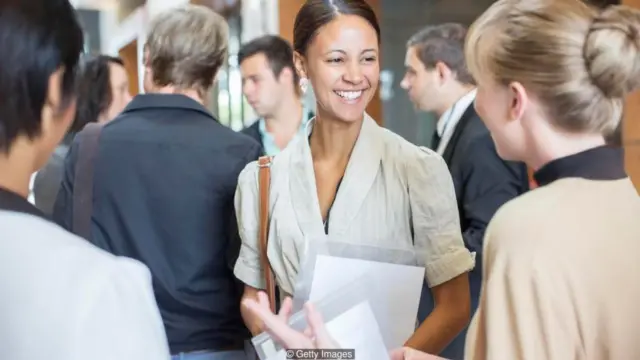 पार्टीतील महिला.