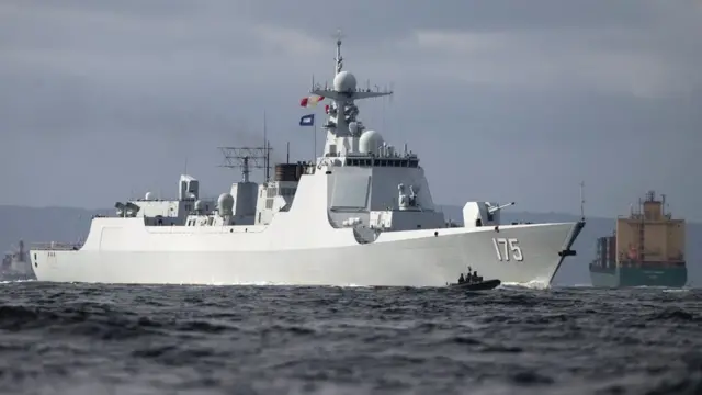 银川号驱逐舰进入维多利亚港（7/7/2017）
