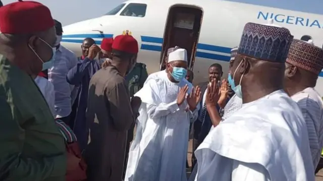 Ndị gọvanọ APC bịara ịnabata Umahi n'otu ha