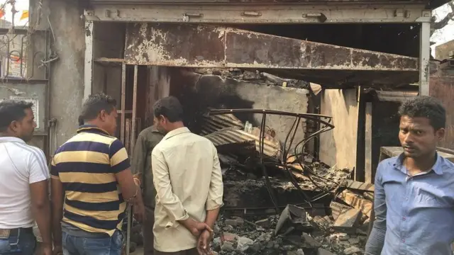 સળગી ગયેલી દુકાનની તસવીર