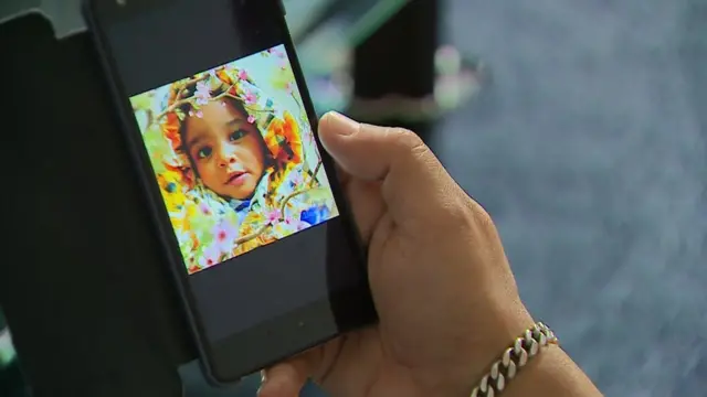 하카다 부부는 두살배기 딸 하프사가 급성 호흡기 감염으로 세상을 떠나는 모습을 지켜봐야 했다