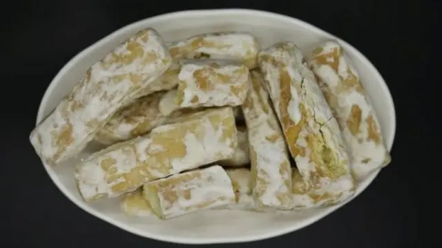 બિસ્કિટ.