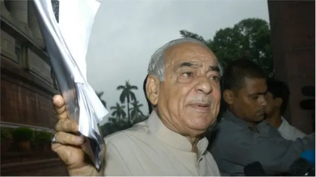 మదన్ లాల్ ఖురానా మృతి