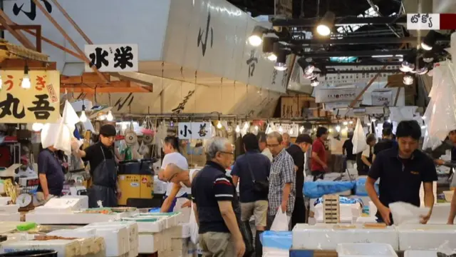 టోక్యో చేపల మార్కెట్