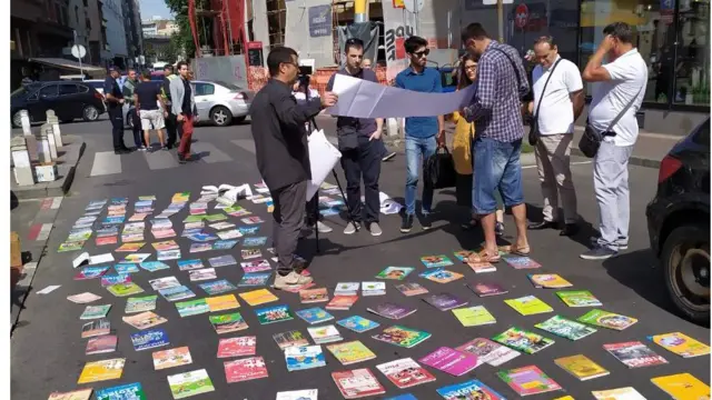 Prodavci udžbenika su knjige delili besplatno