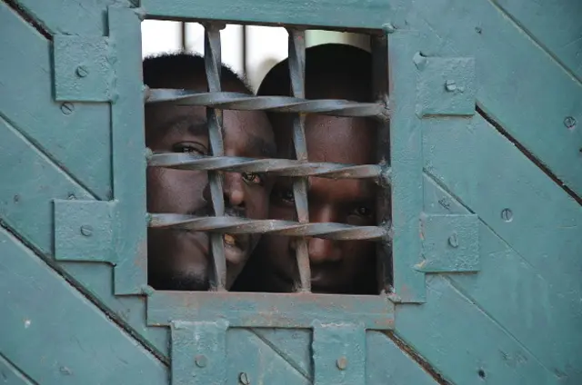 Заключенные тюрьмы Шимо Ла Тева в Кении