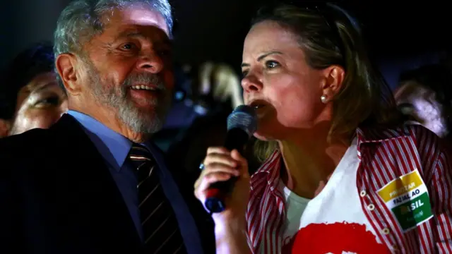 O ex-presidente Lula e a senadora Gleisi Hoffmanncomo usar bônus cassino 1wincomíciocomo usar bônus cassino 1winCuritiba no último dia 13