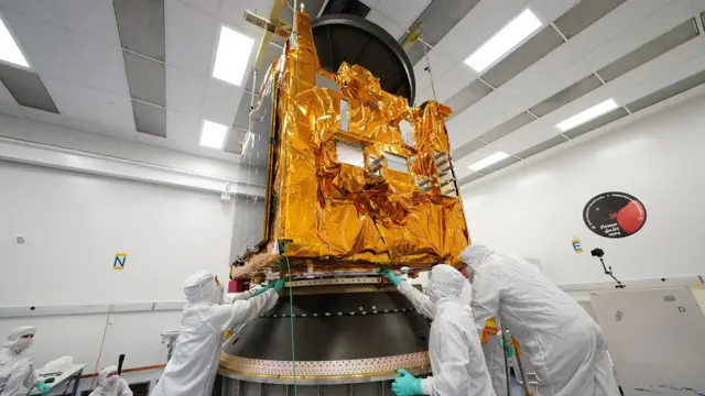 A espaçonave Hope foi construída com o auxílio de parceiros da UAESA nos Estados Unidos e na Coreia do Sul