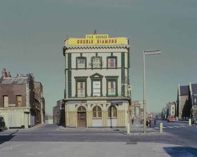 Unseen photos of East End London in glorious colour - BBC News