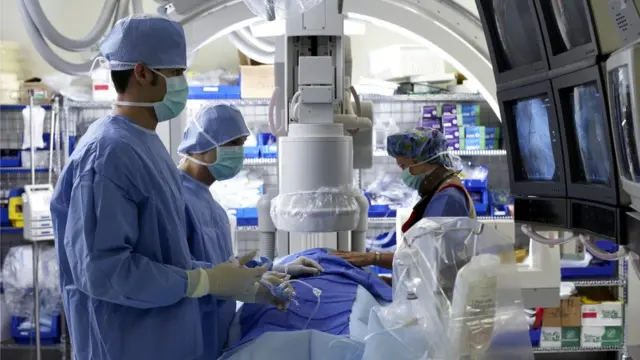 Операция с микроскопом