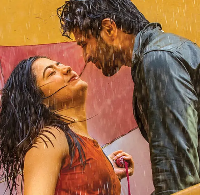 డియర్ కామ్రేడ్ సినిమా రివ్యూ హీరో విజయ్ దేవరకొండ హీరోయిన్ రష్మిక మందాన