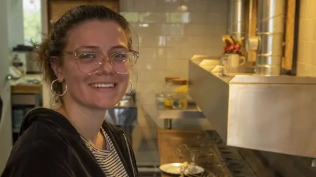 ایگز اینڈ بریڈ کیفے