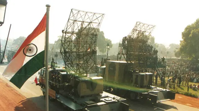 দিল্লিতে প্রজাতন্ত্র দিবস প্যারেডে রেডার প্রযুক্তি প্রদর্শন, ২৬-০১-১৯৯৭।