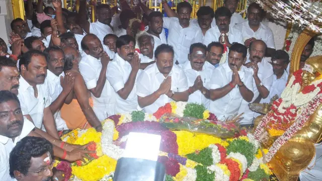 முத்துராமலிங்க தேவர் சிலைக்கு மரியாதை