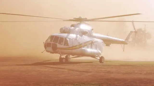 Ndege ya polisi iliowabeba wafungwa hao ikishuka jela ya Kamiti