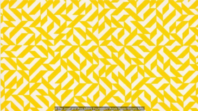 創作於1974年的《艾克拉特》(Eclat)是印在編織布料上的絲網印刷品,體現了安妮·艾爾伯斯對顏色的大膽運用。