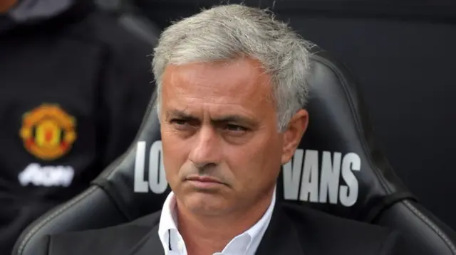 Mkufunzi wa Man United Jose Mourinho anasema kuwa Sanchez alihamia timu kubwa