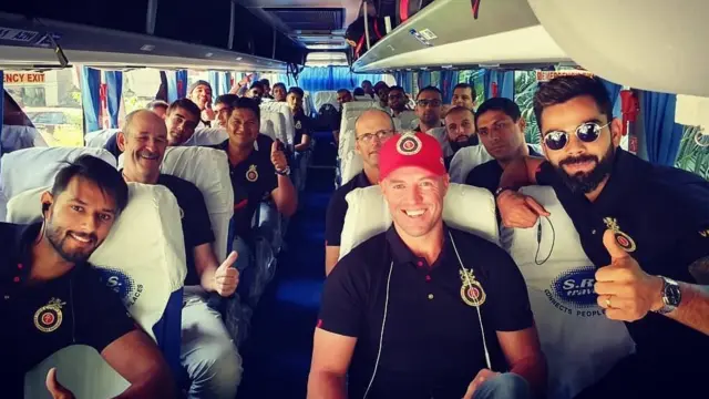 विराट कोहली और उनकी टीम के खिलाड़ी