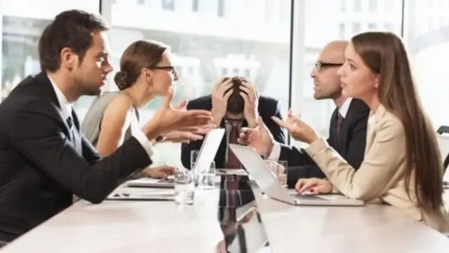 महिला कर्मचारी