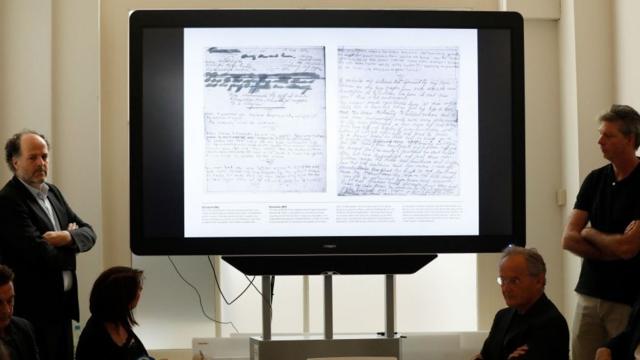 Presentación de las páginas inéditas del diario de Ana Frank.