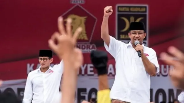 นายอานีส ราสยิด บาสวีดัน (ขวา) เป็นอดีตรัฐมนตรีกระทรวงศึกษาธิการ