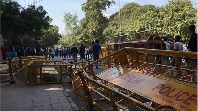 गिरे हुए बैरिकेड