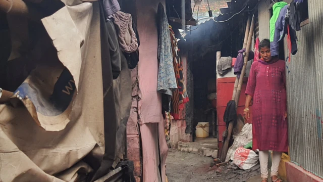 बस्तीका बासिन्दा जो फोहोर टिप्ने काम गर्छिन्