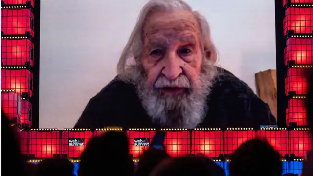 अमेरिकी बुद्धिजीवी नोम चॉम्स्की