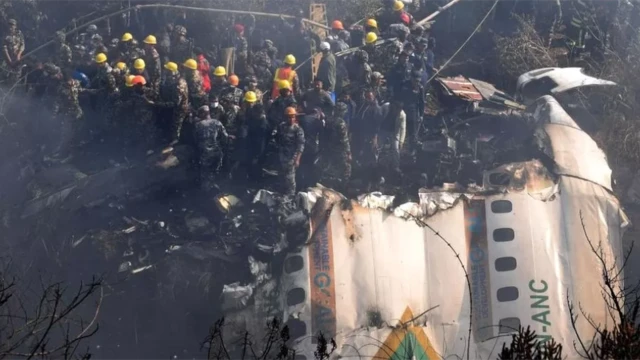 수백 명의 구조대원이 사고 현장에 투입됐다