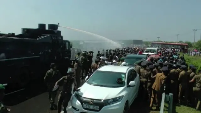 அம்பாந்தோட்டையில் சீன துறைமுக திட்டத்தை எதிர்த்து போராட்டம், மோதல்