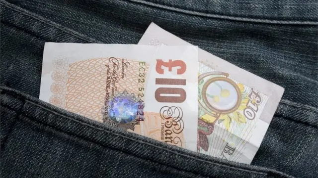 پیسې په جېب کې