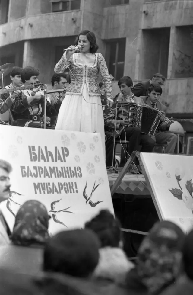 İçərişəhərdə Novruz şənliyi (20 mart 1987).