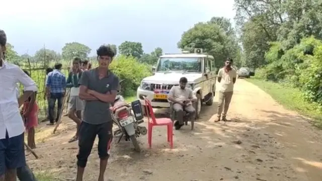 बांधवगढ़ टाइगर रिज़र्व के पास की एक गांव की सड़क