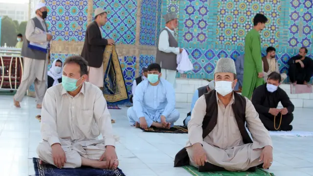 مقامها در وزارت صحت عامه/ بهداشت میگویند که به دلیل سهلانگاری مردم در ایام عید و جدی نگرفتن شرایط قرنطین و توصیههای بهداشتی، اکنون در بیمارستانهای ویژه کرونا "فاجعه خلق شده است".