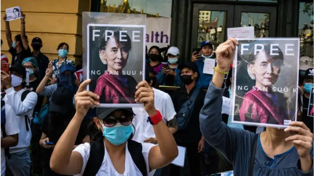সু চির মক্তির দাবি নিয়ে বিক্ষোভ